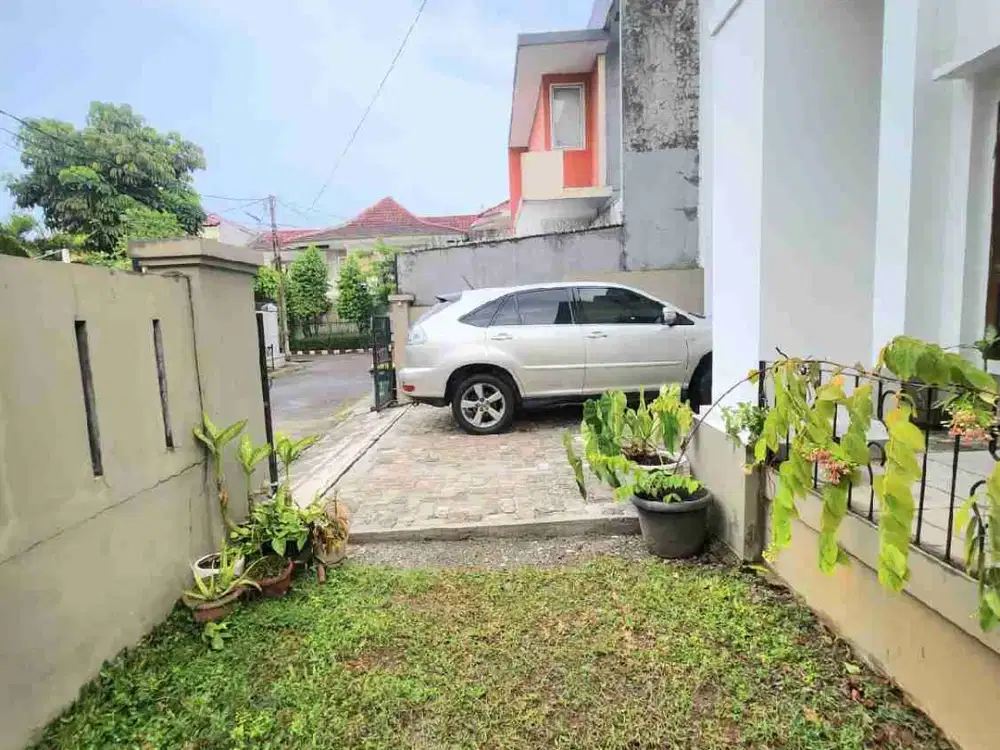 DIJUAL RUMAH BAGUS SIAP HUNI 2LANTAI KOMPLEK LEBAK LESTARI INDAH LEBAK BULUS JAKSEL.