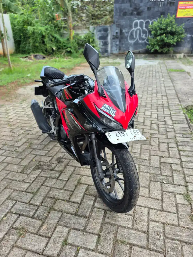Dijual Honda CBR 150R Facelift tahun 2019 surat lengkap