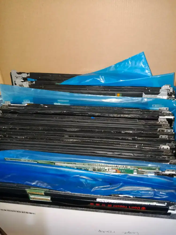 LCD LAPTOP MINUS AN SECOUND