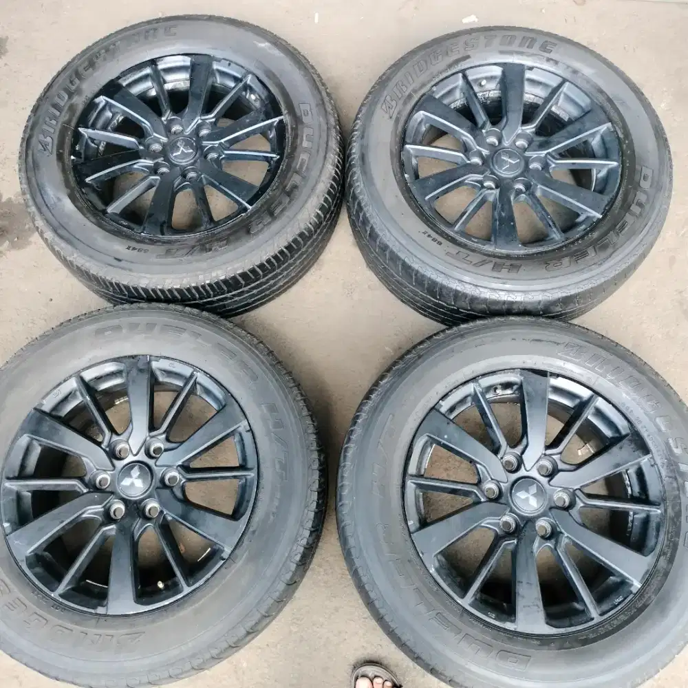 Velg original Mitsubishi Pajero sport Dakar ring 18 ban 265/60 R18