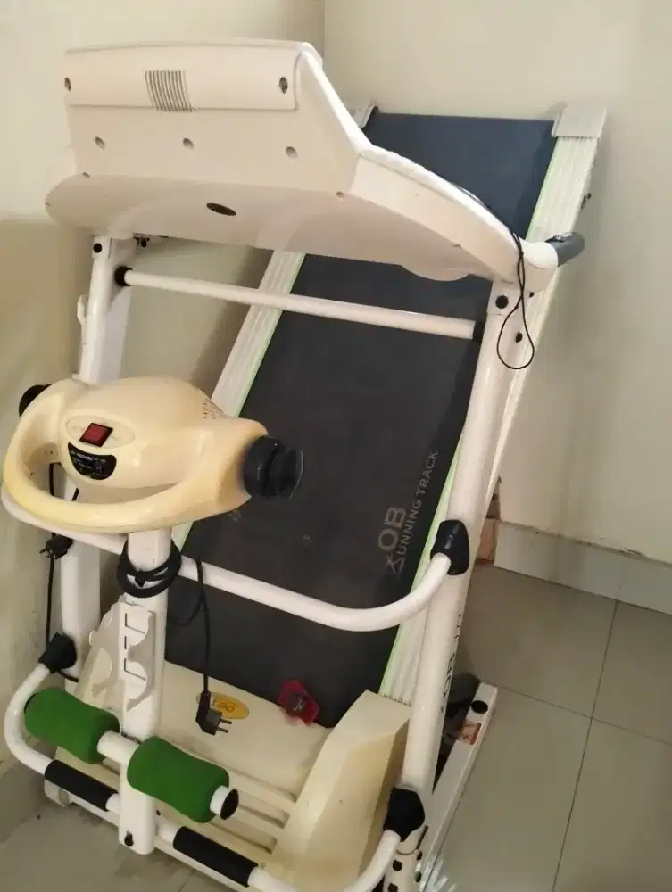 Alat olah raga treadmil