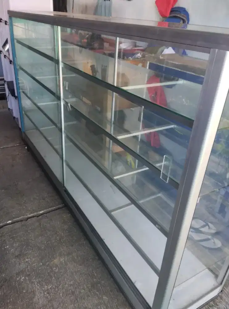 Dijual etalase ukuran besar