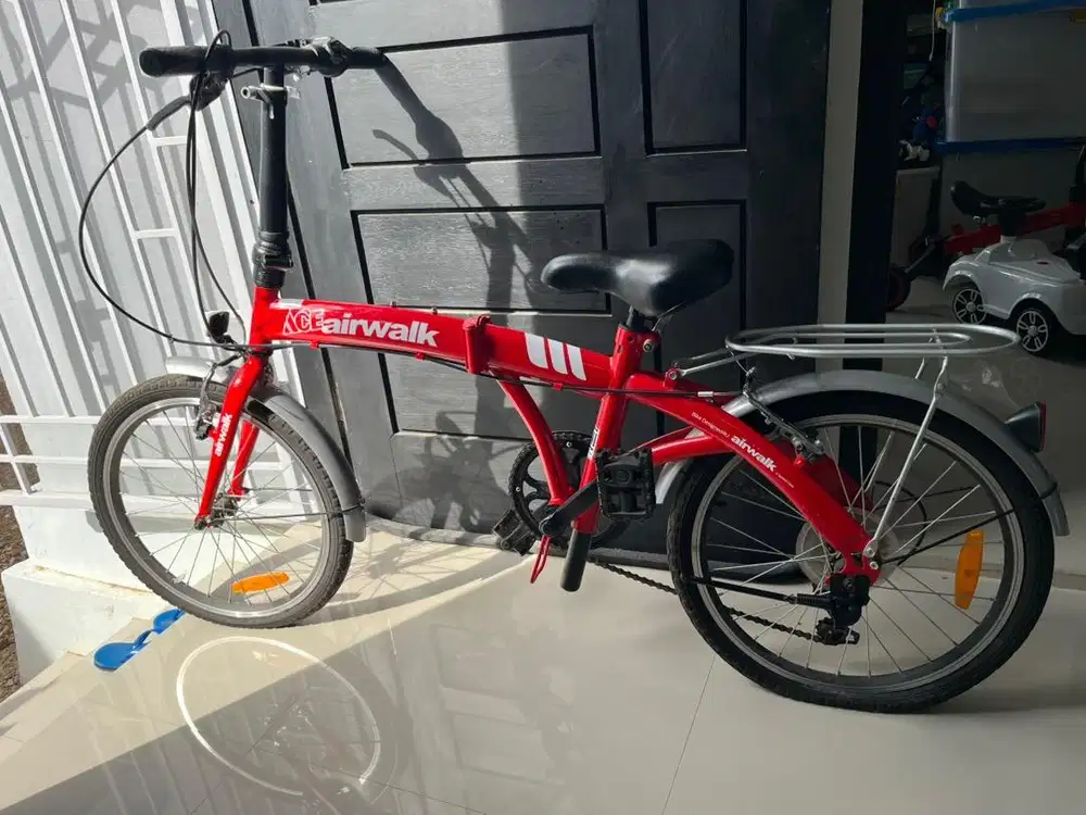 Sepeda lipat ace airwalk warna merah