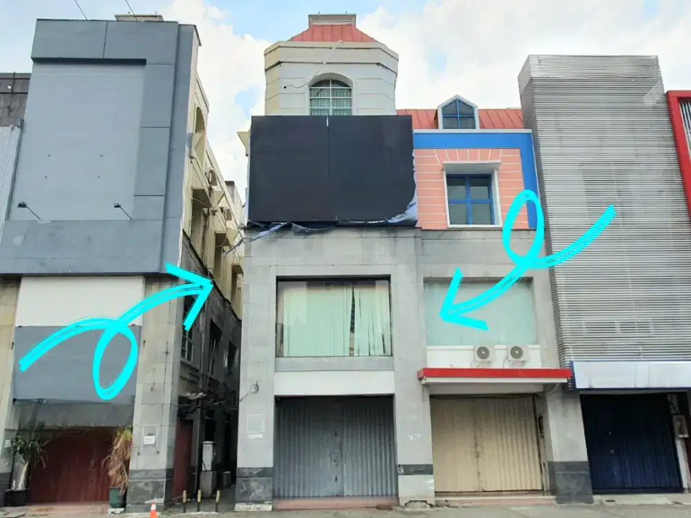 Ruko hoek hadap jalan raya dalam kompleks Inkopal, Kelapa Gading