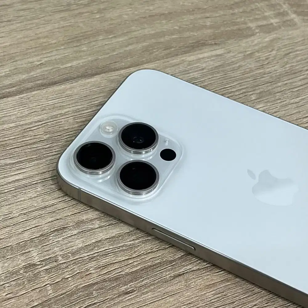 iPhone 15 Pro Max 256GB White Eks iBox Garansi Resmi. Mulus - BH 86%