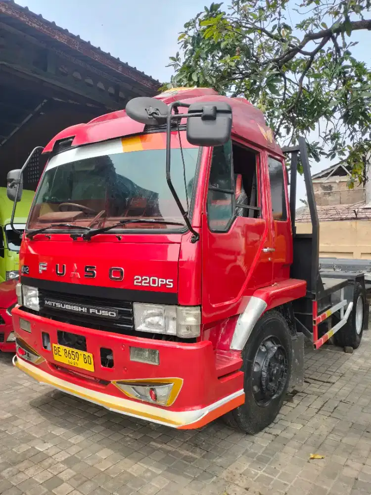 Truk Head Trailer Mitsubishi Fuso FM517HS Engkel 4x2 Th. 2014