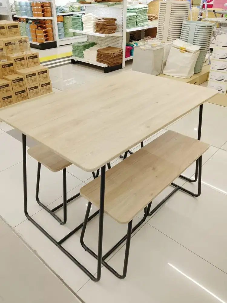 Meja Makan Minimalis