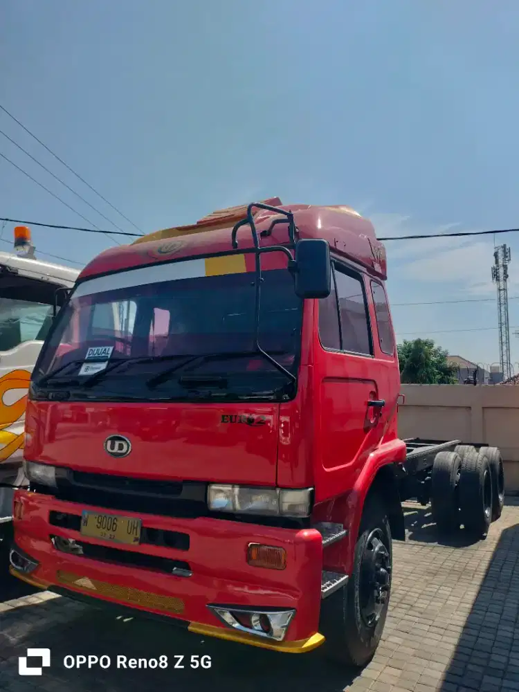 Truk Sasis UD Truck PKC 211 Euro 2 Tronton 6x2 Th. 2006