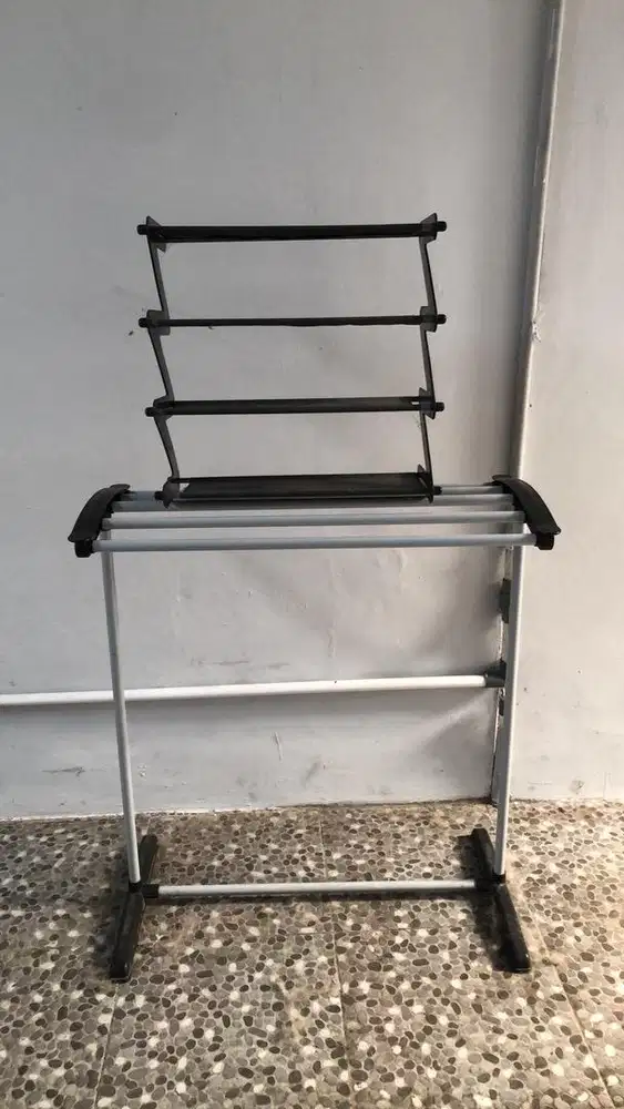 Jemuran baju dan rak sepatu