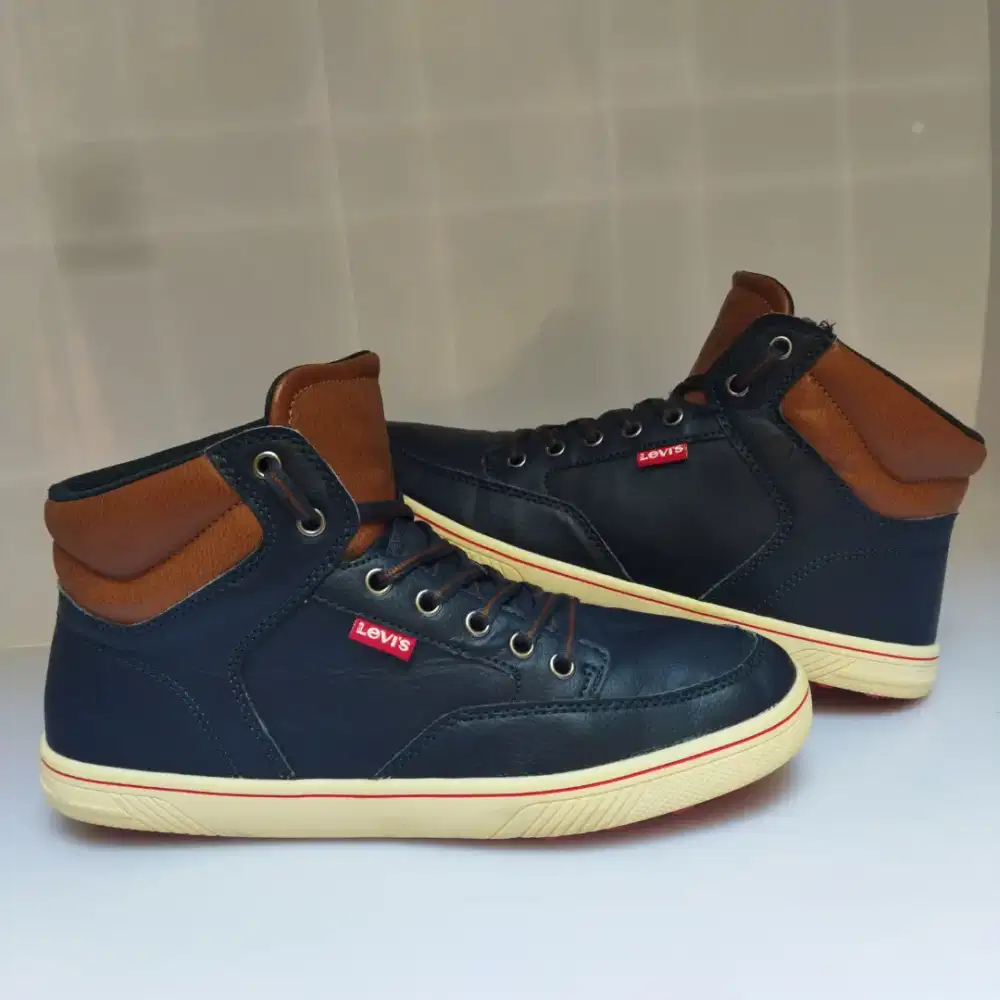 Sepatu Levis Houston Mid size 39