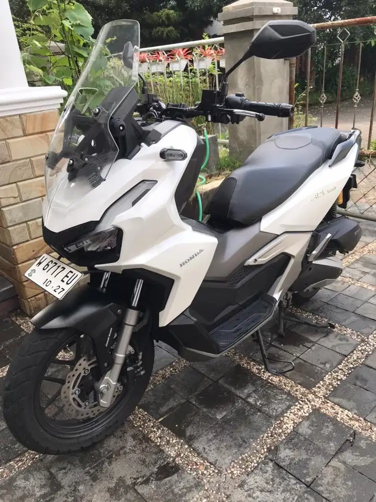 ADV 160 Putih Metallik