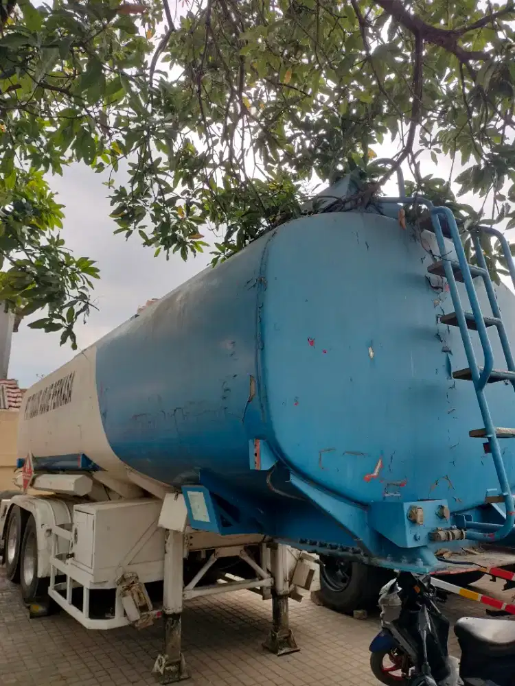 Buntut Trailer Tangki Kapasitas 24KL Aweco Axle 3 Th. 2017