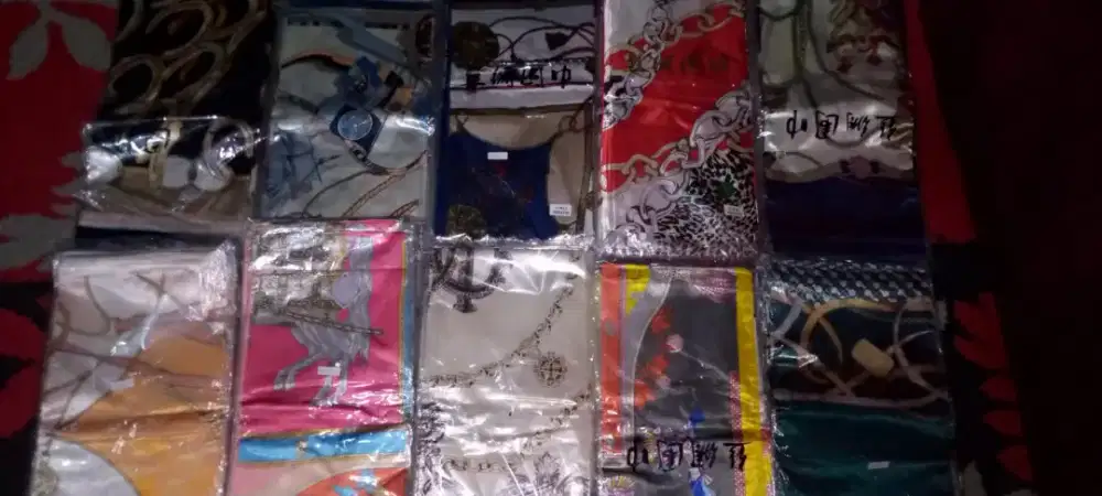 Hijab Segi 4 bhn polyester bisa untuk syall