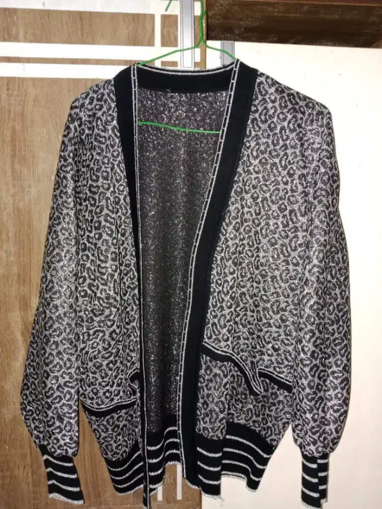 Baju atasan preloved masih bagus layak pakai