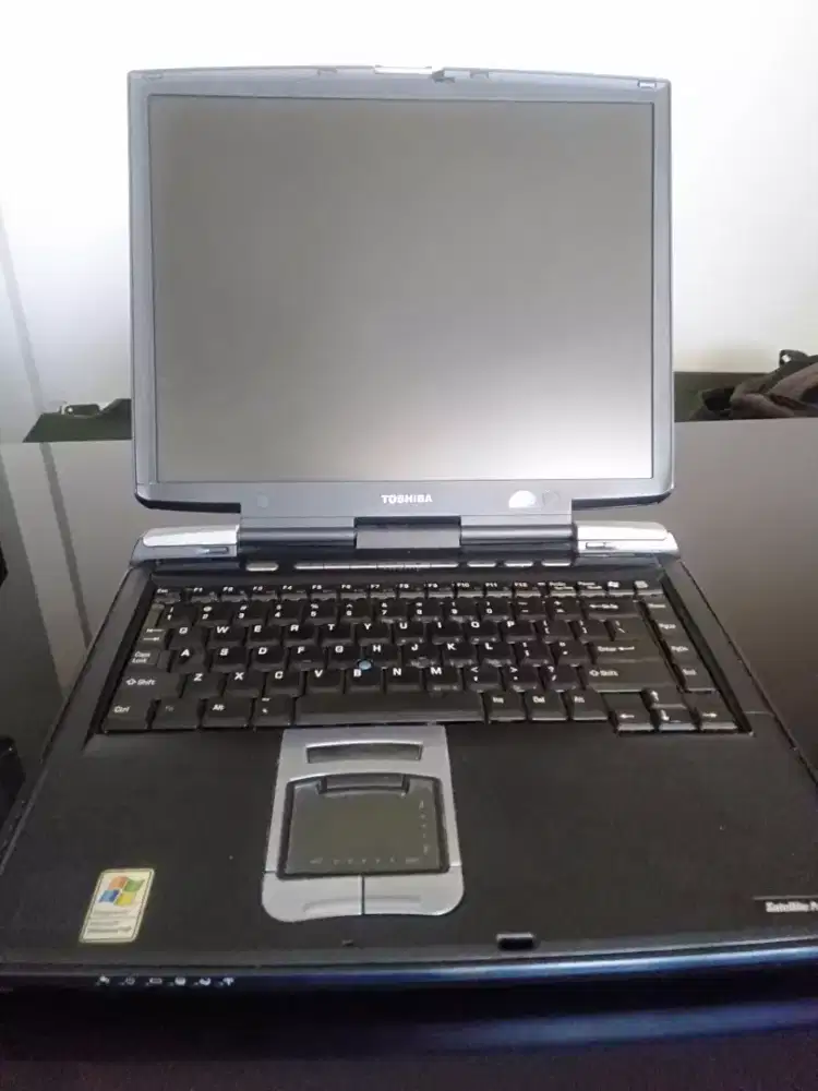 Laptop jadul Toshiba harman kardon