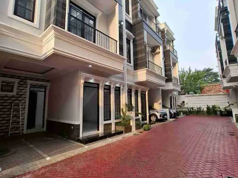 Rumah mewah 3 lantai dekat tol desari andara