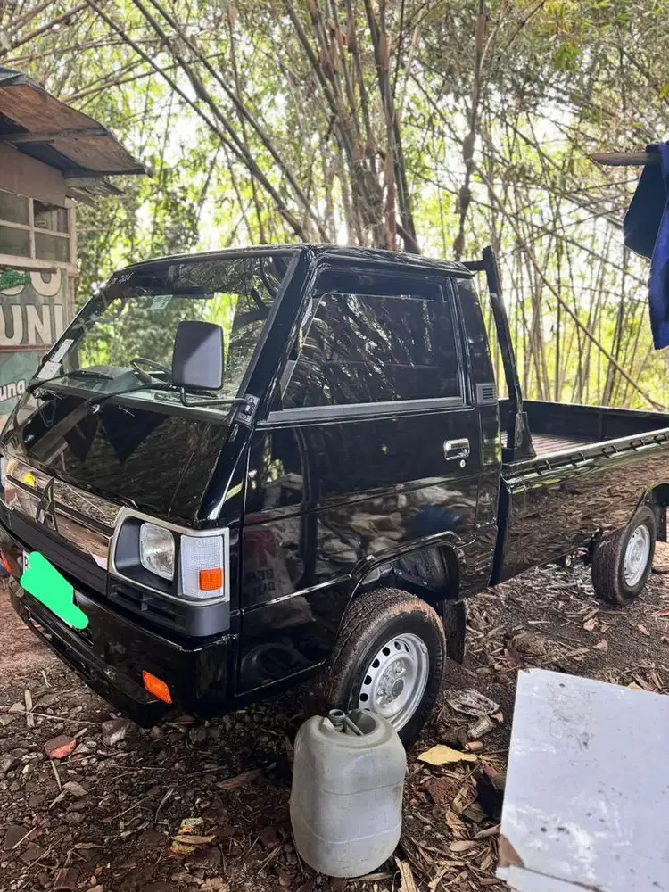 Mobil L300 baru 7 bln ( harga second mobil baru )