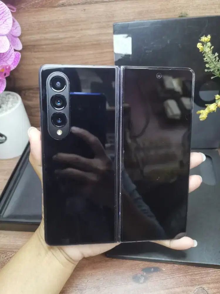 Samsung z fold 4 black 12/256 gb mulus fullset original garansi sein