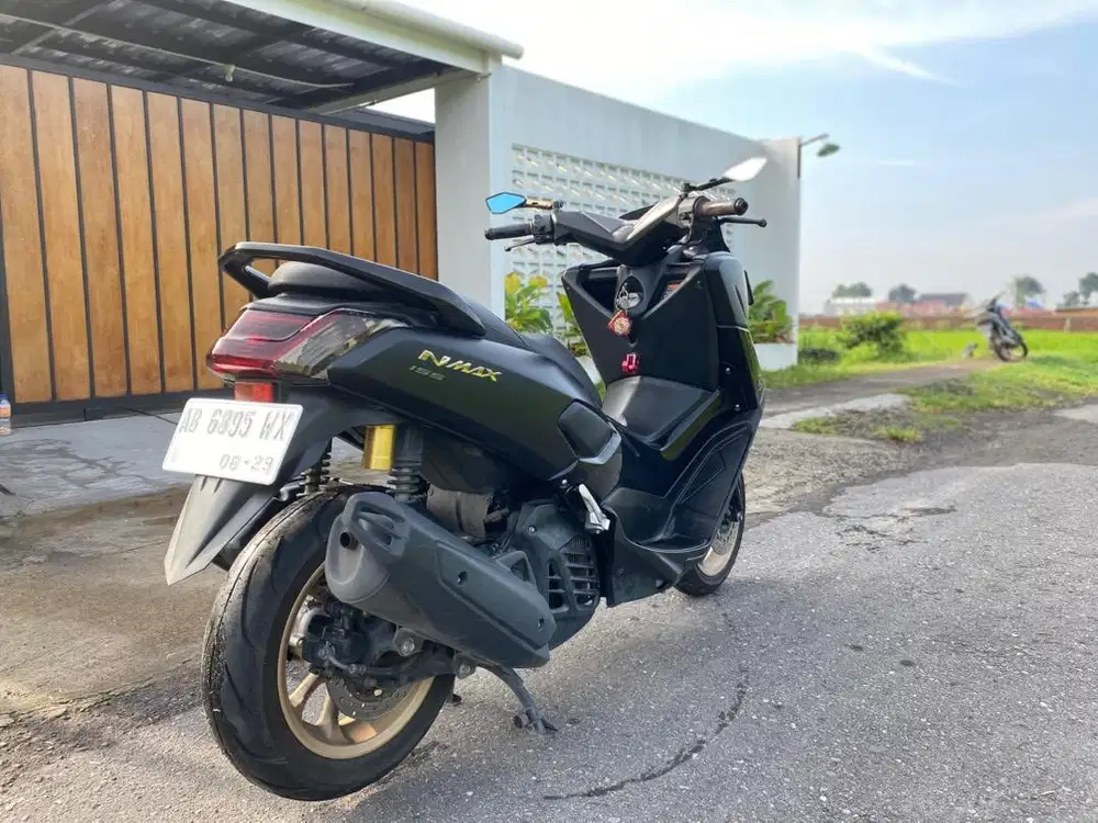 Yamaha nmax warna hitam doff