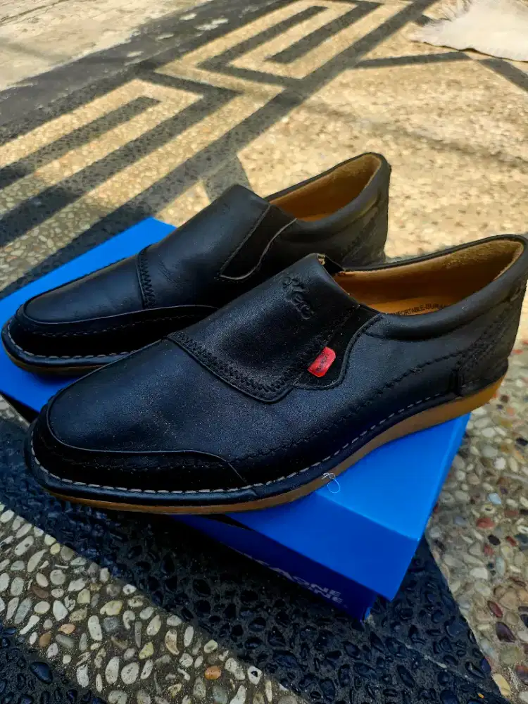 SEPATU COWOK UK 40 ASLI KICKERS HARGA 100 RB