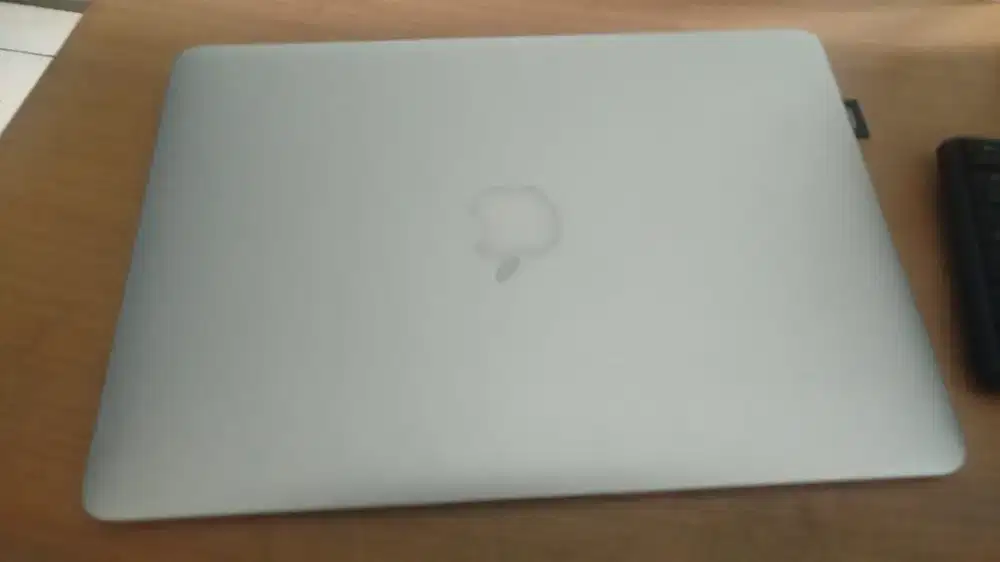 Macbook Air (13 inch 2017) intel corei5, ram 8GB, ssd 128GB
