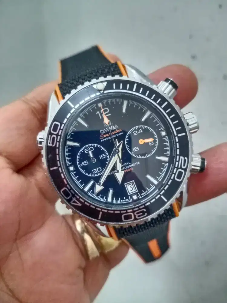 Jam omega seamaster cronograph
