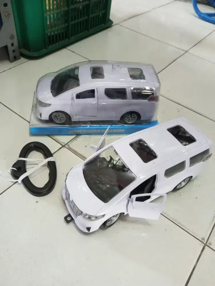Mainan anak mobil Alphard baterai
