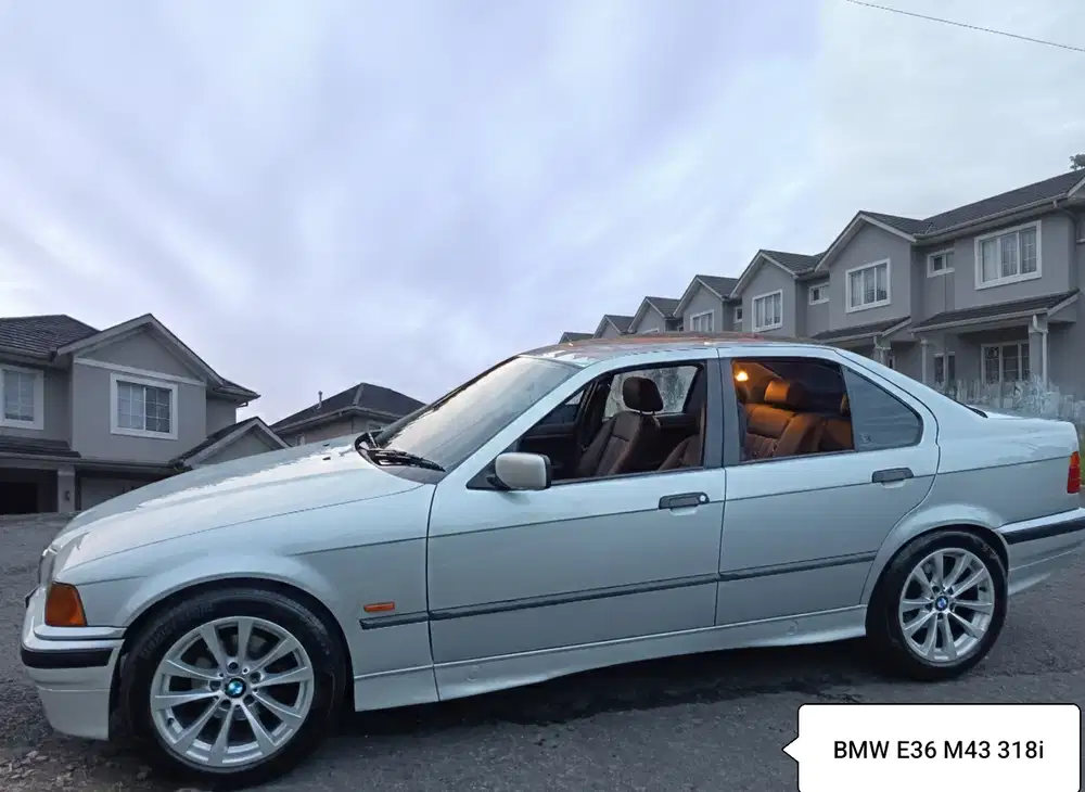 BMW 318i 1997 Bensin