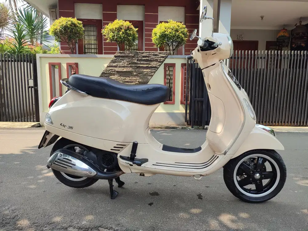 JUAL VESPA LX 125 TAHUN 2011