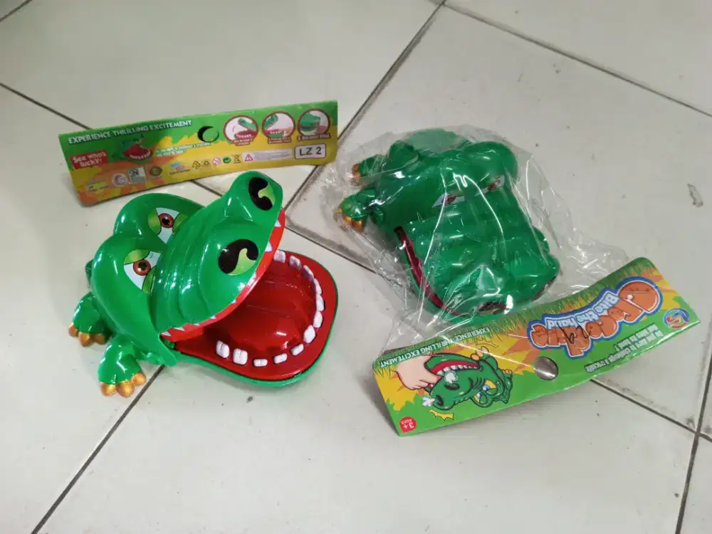 Mainan anak buaya gigit ktg