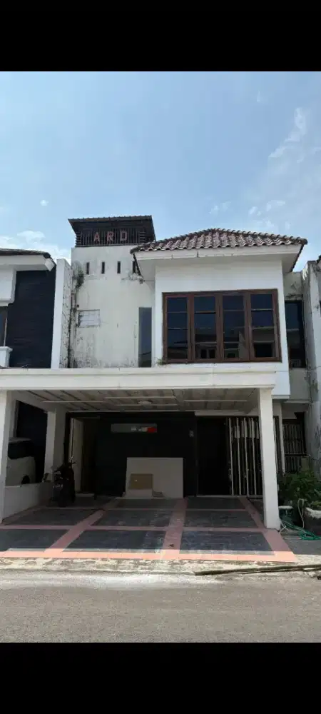 Rumah di sewakan kompleks  elit di tengah  kota samping  forpoin