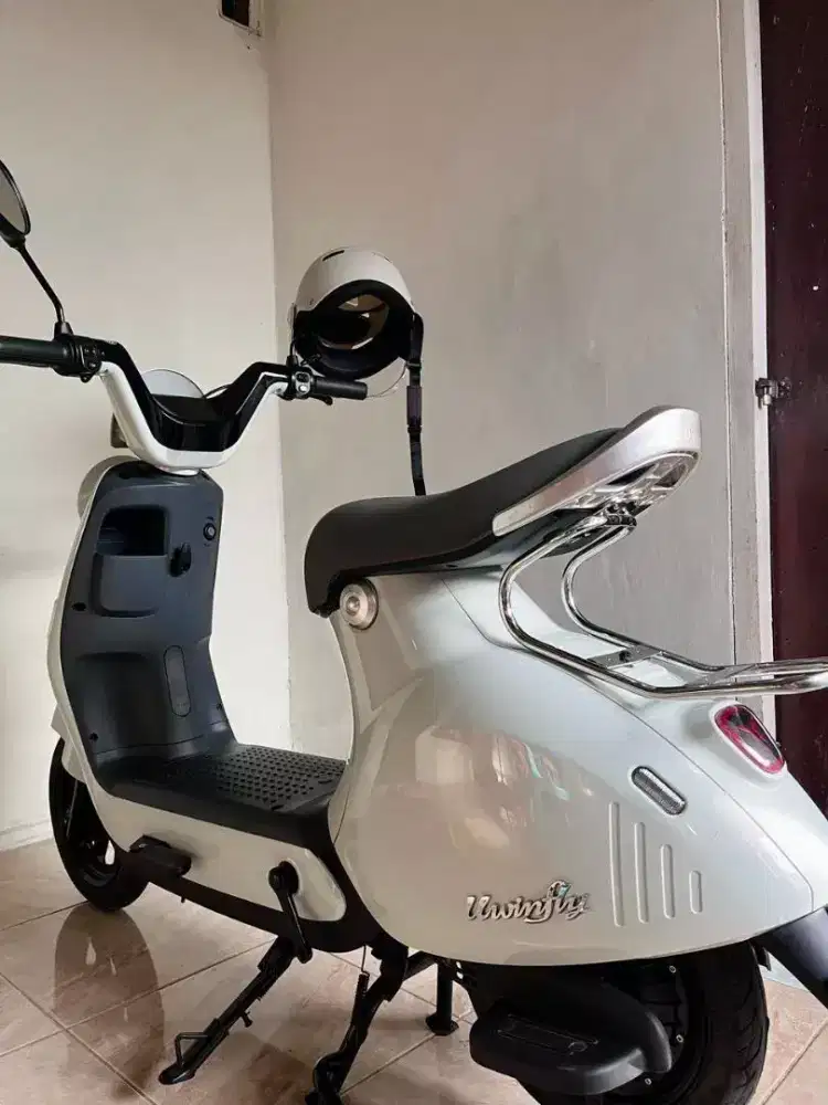 Sepeda listrik merk uwinfly