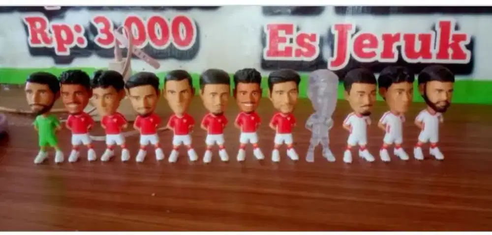 Action figure timnas x Alfamart