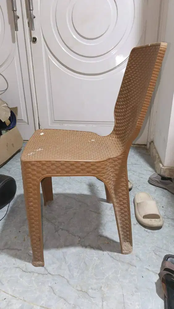 Kursi Plastik merk Napolly | Harga Miring | Bekas