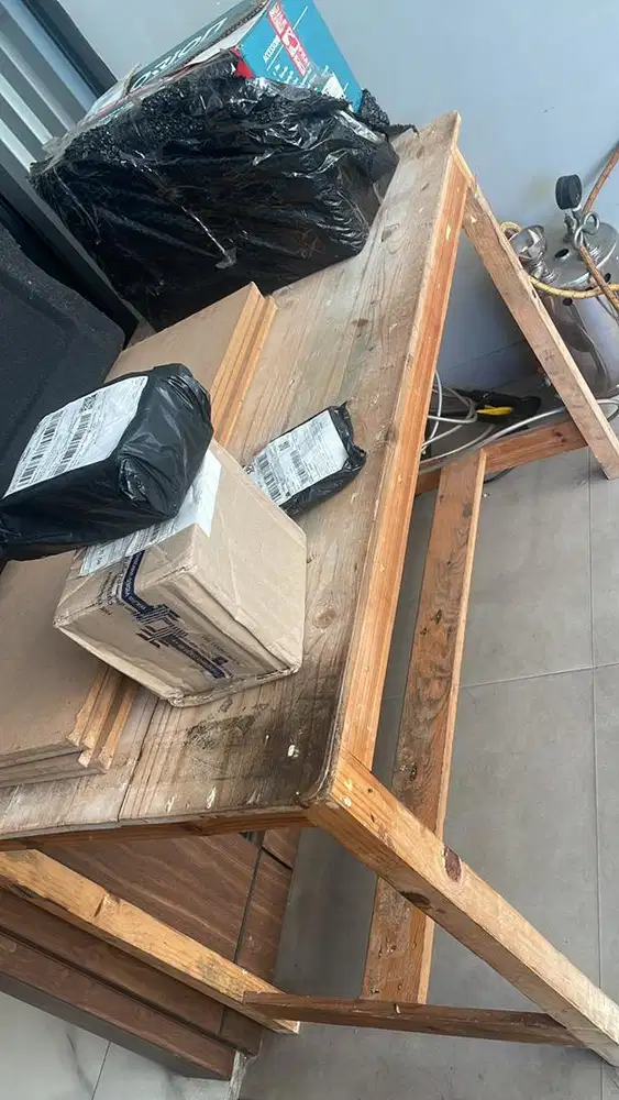 Meja kayu jati belanda