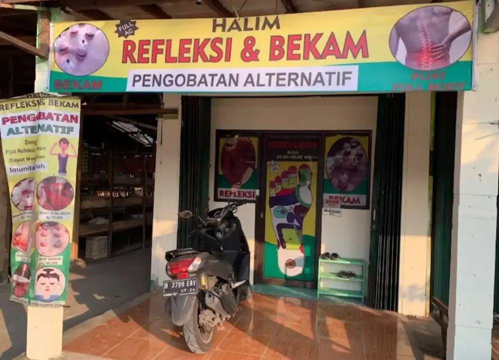 Terapis Pijat Refleksi dan Bekam