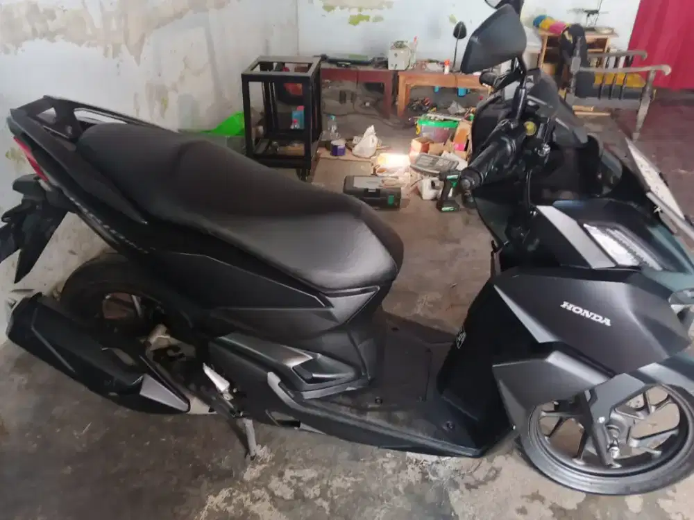 Jual vario 160 hitam