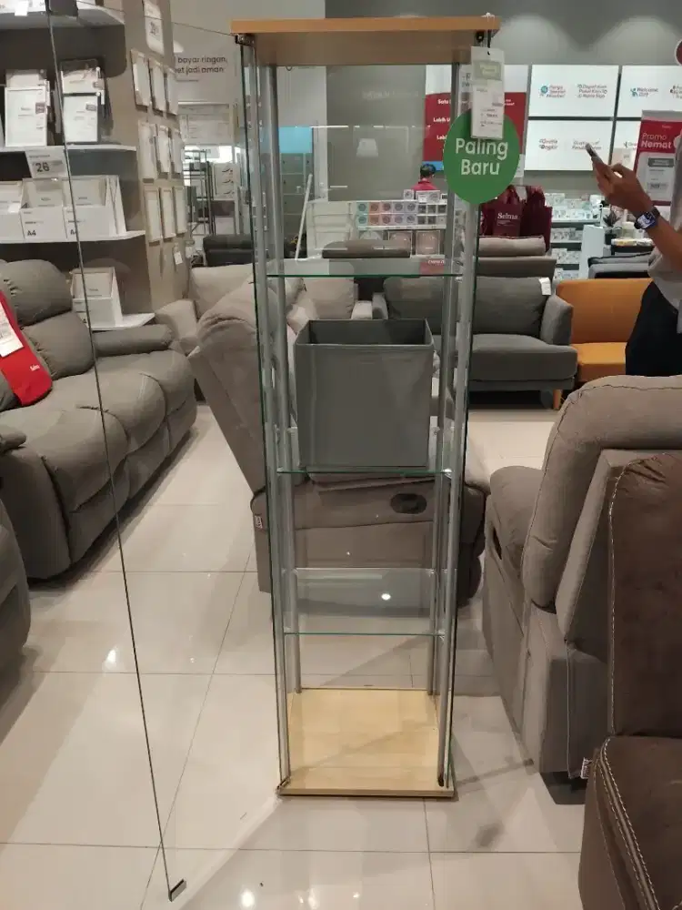 Lemari Pajangan Kaca