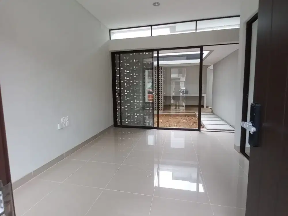 Dijual Rumah Bagus Nyaman dan Aman Siap Huni Lokasi Strategis di Summarecon Cluster Flora Fiona Bandung