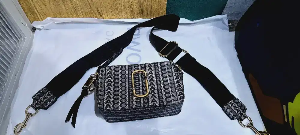 Tas Marc jacob samping