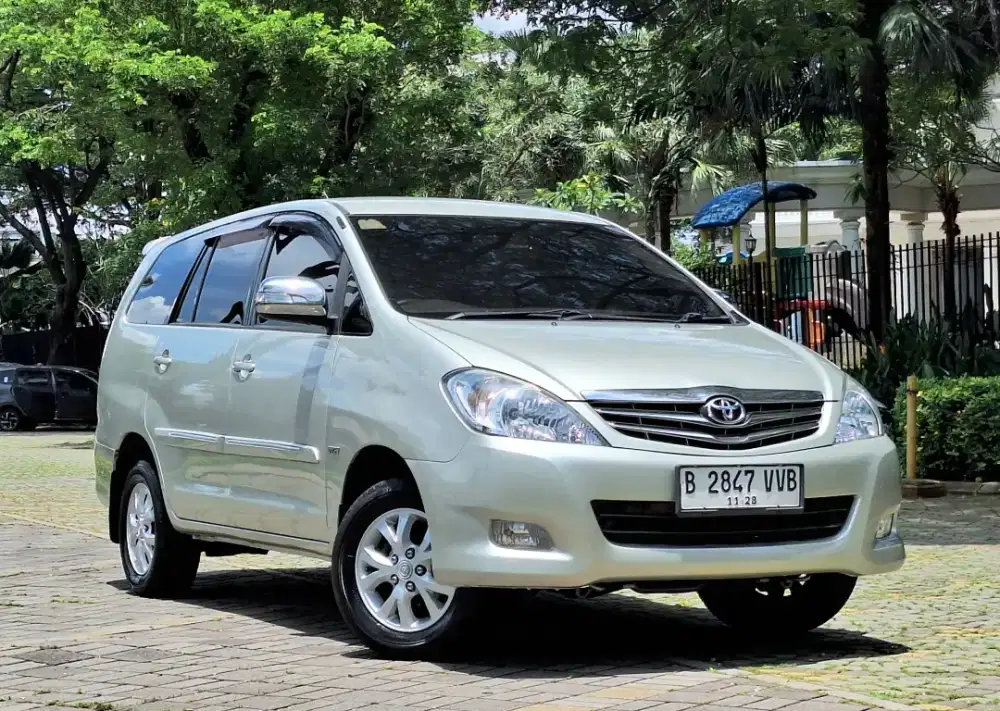 TOYOTA KIJANG INNOVA G LUXURY 2.0 AT/METIC 2010