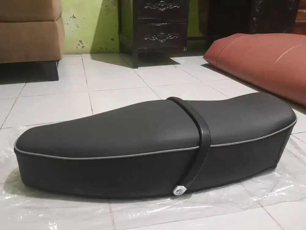 Jok panjang piaggio vespa super sprint