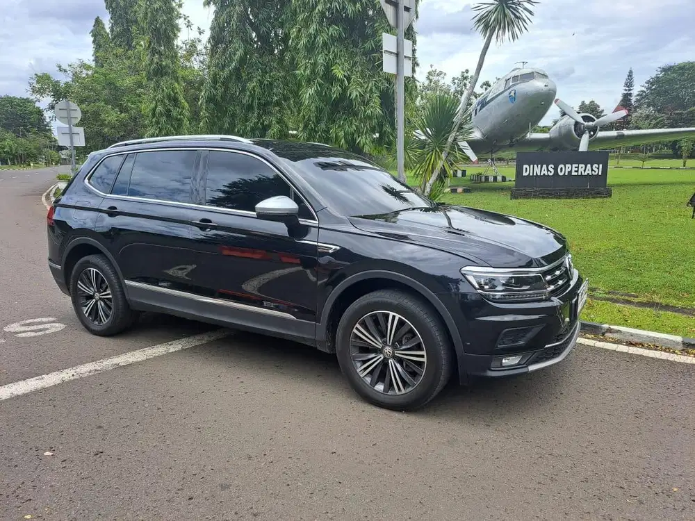 Volkswagen VW Tiguan 1.4 TSI Allspace AT Hitam 2016 7 seater km16rb
