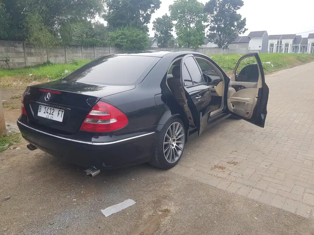 Mercedes-Benz E200K 2004 Bensin