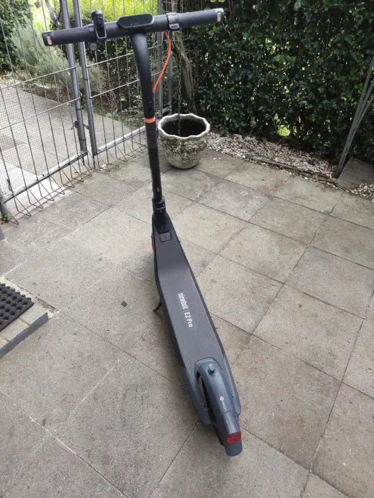 SKUTER NINEBOT E2 PRO