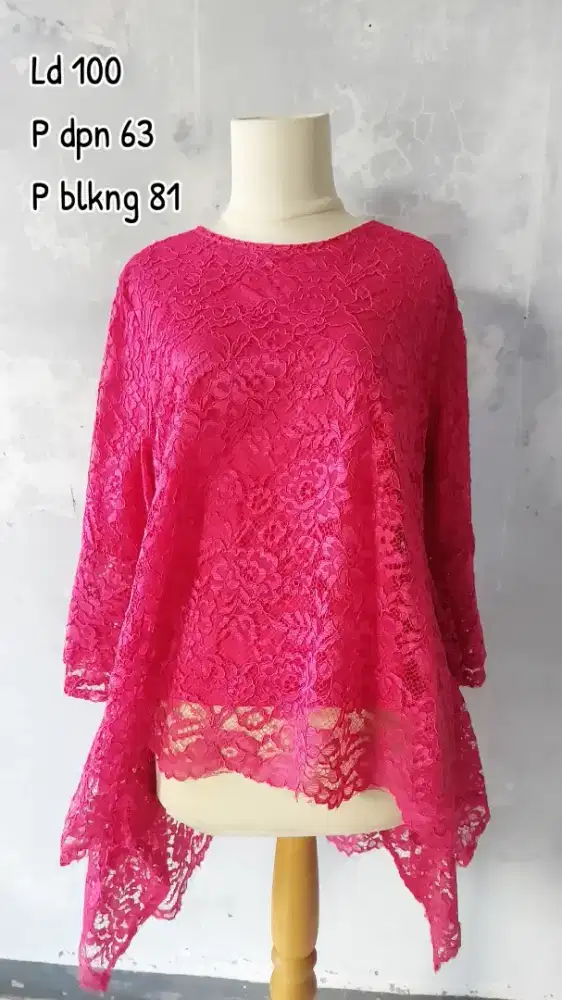 Kebaya pink wanita