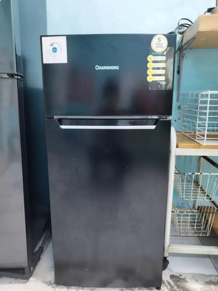 Kulkas 2 pintu changhong baru 4 bulan pakai