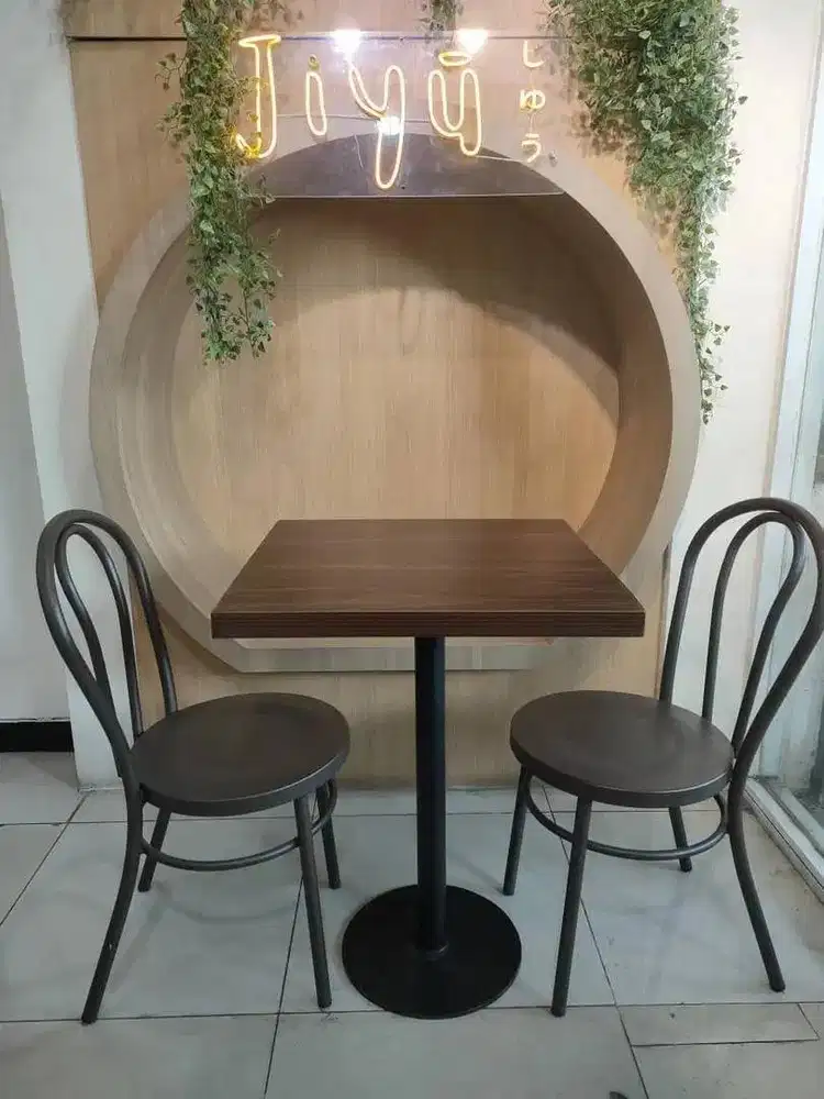 Set Meja & 2 Kursi Cafe Warna Walnut - Desain Stylish & Kokoh
