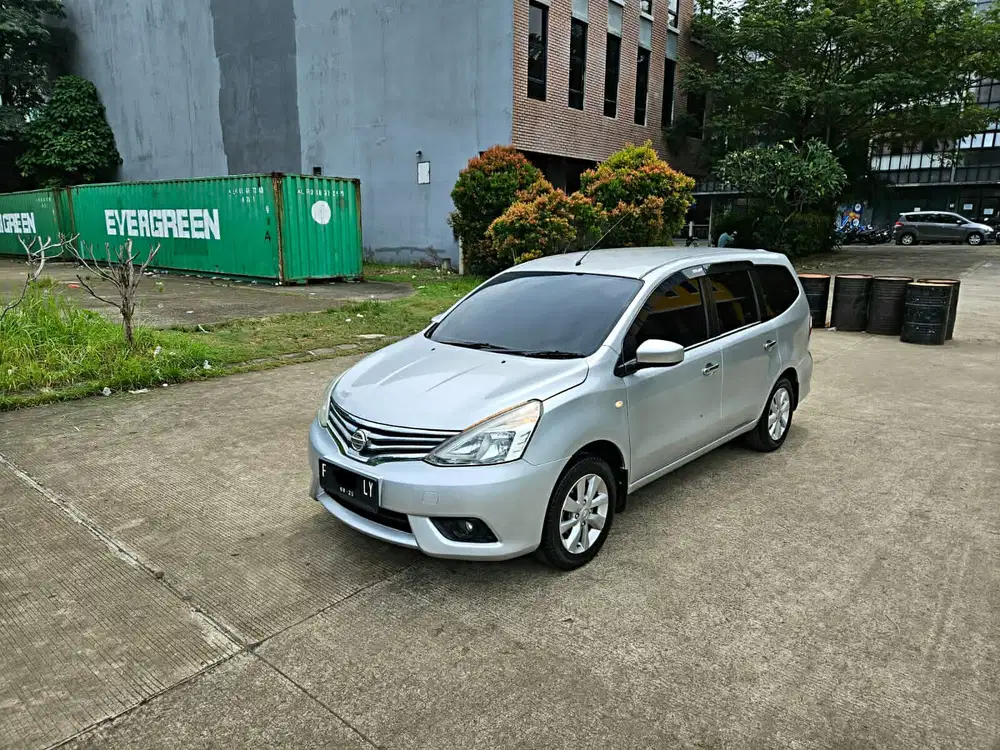 Nissan Grand livina 2015 AT