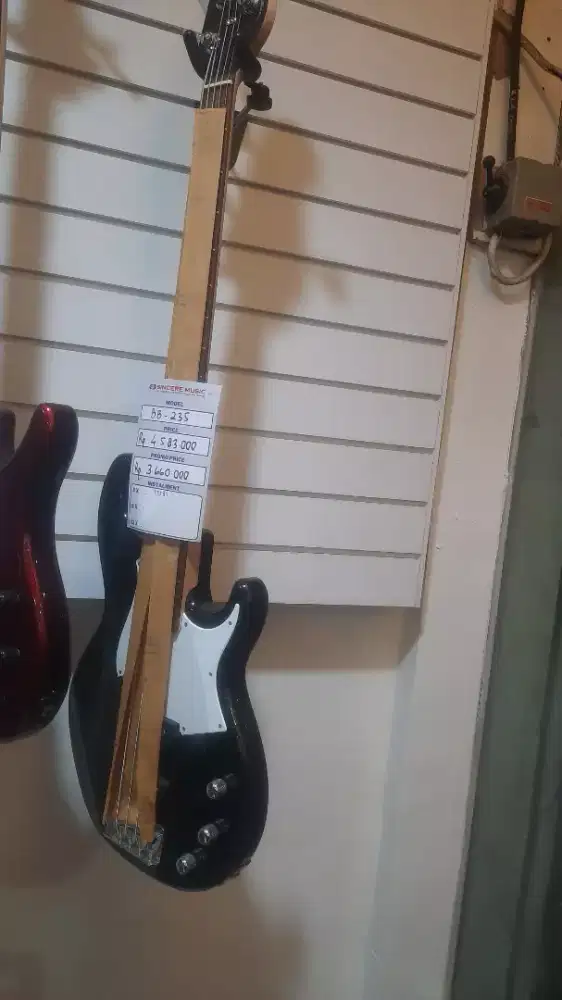 Gitar Musik BB 235